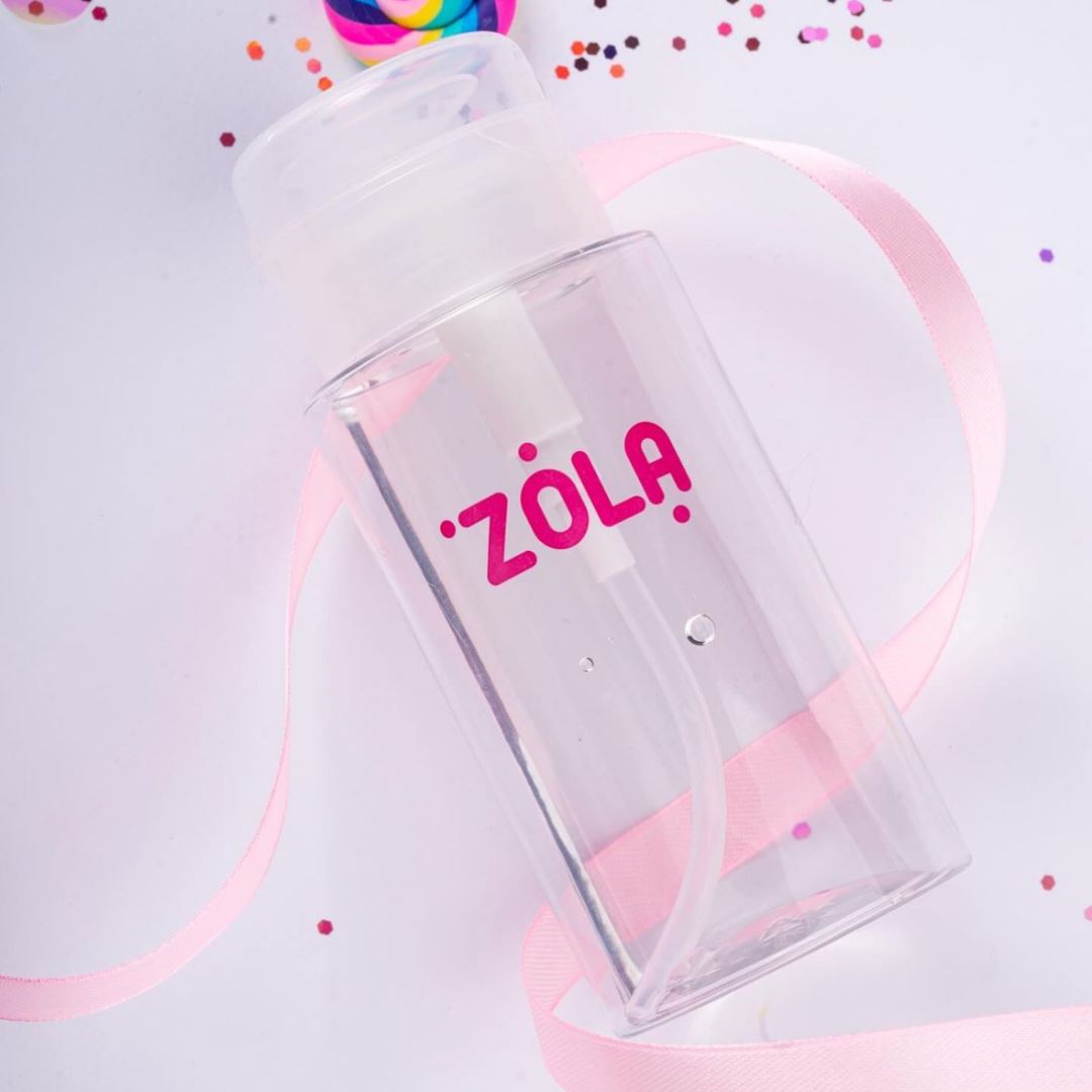 Plastic pompflesje van 180 ml, handig voor water of andere vloeibare producten, verkrijgbaar in roze of wit.