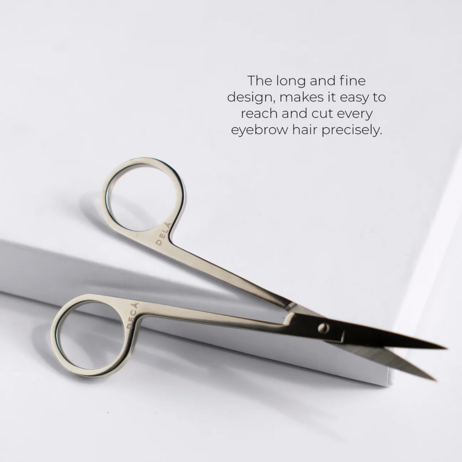 DECÁDELÁ | Eyebrow scissors