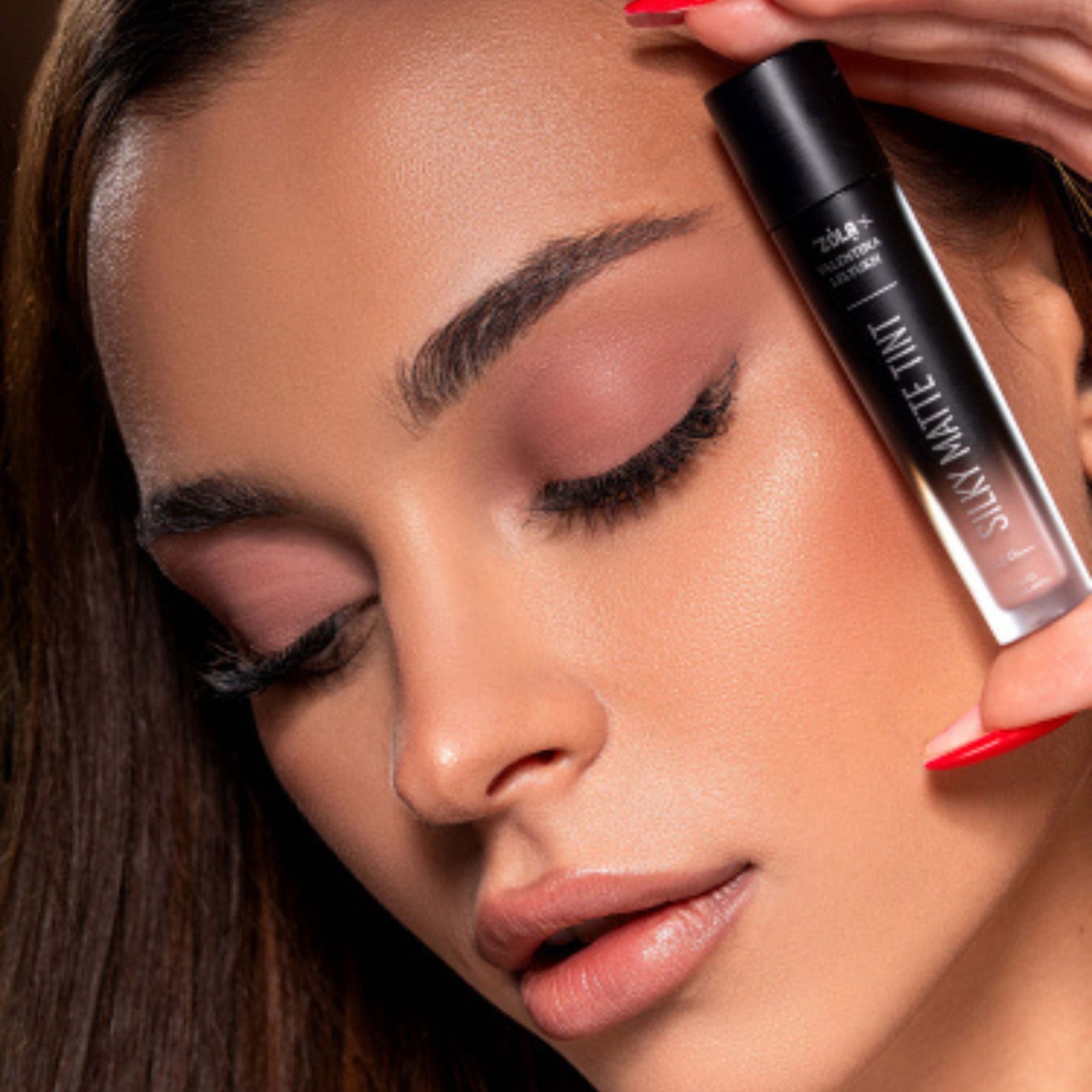 ZOLA | Zola X Valentina Lelyukh Liquid Eyeshadow - 8 kleuren Browstar Cosmetics 