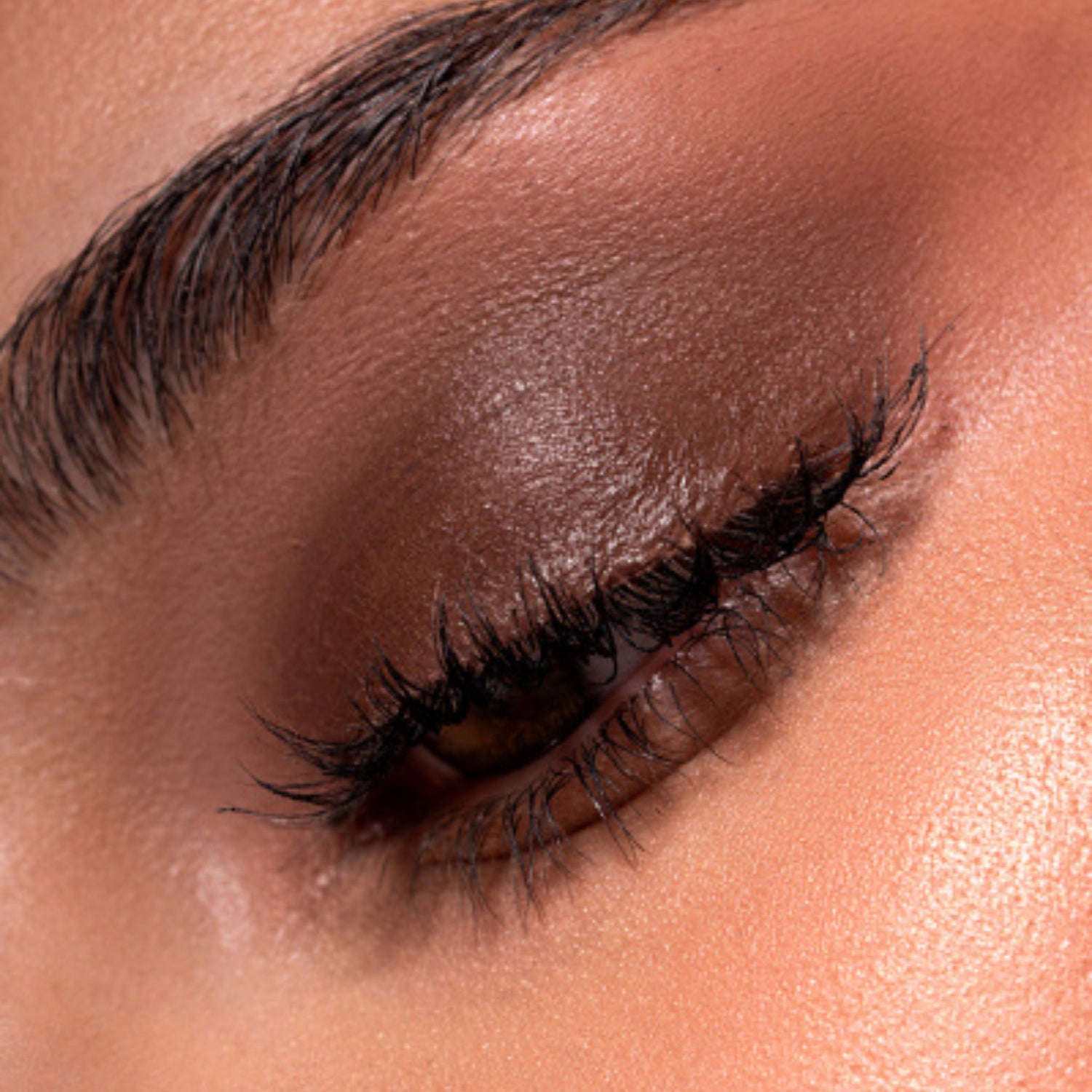 ZOLA | Zola X Valentina Lelyukh Liquid Eyeshadow - 8 kleuren Browstar Cosmetics 