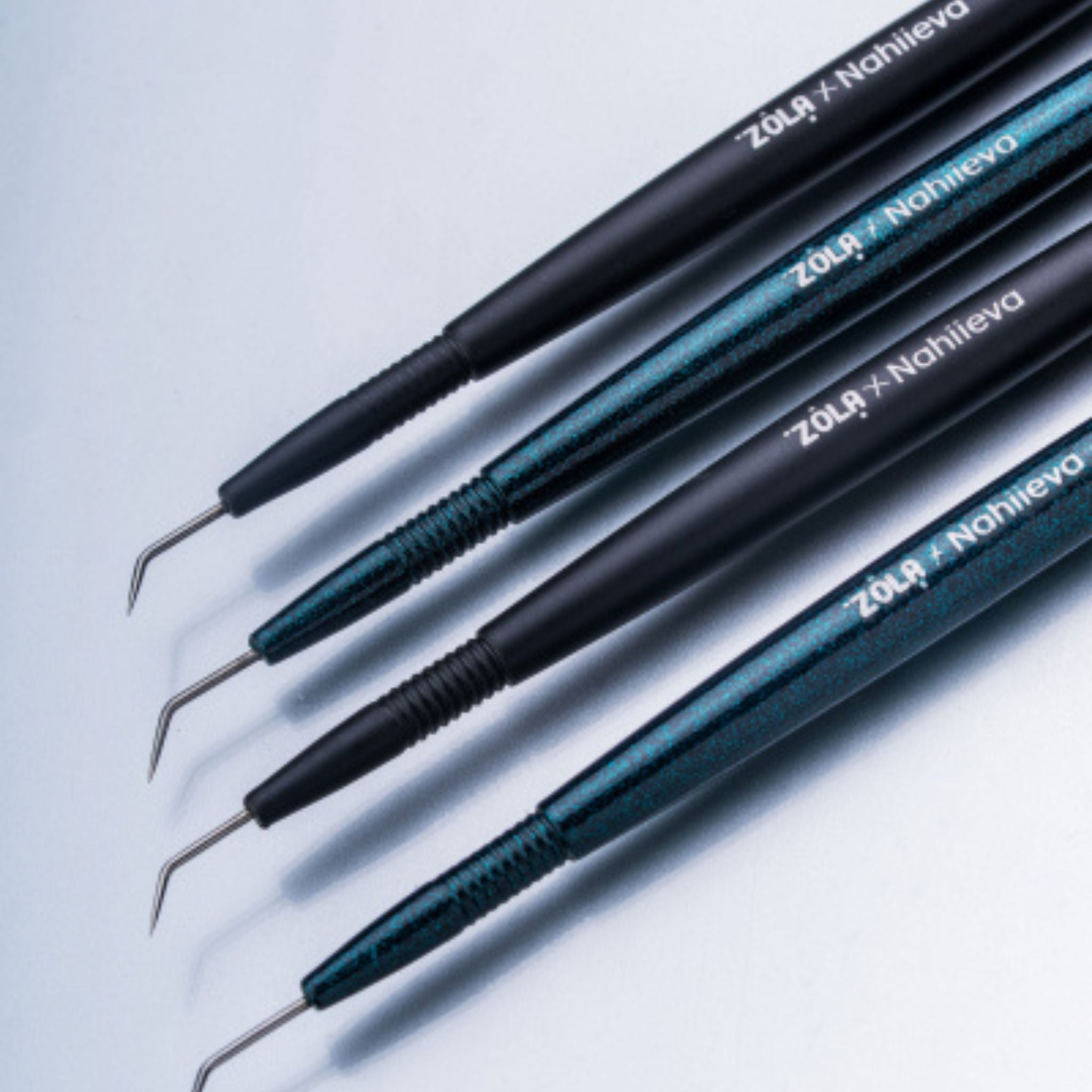 ZOLA x Nahiieva | Multifunctional Lash Tool - 2 colors ZOLA 