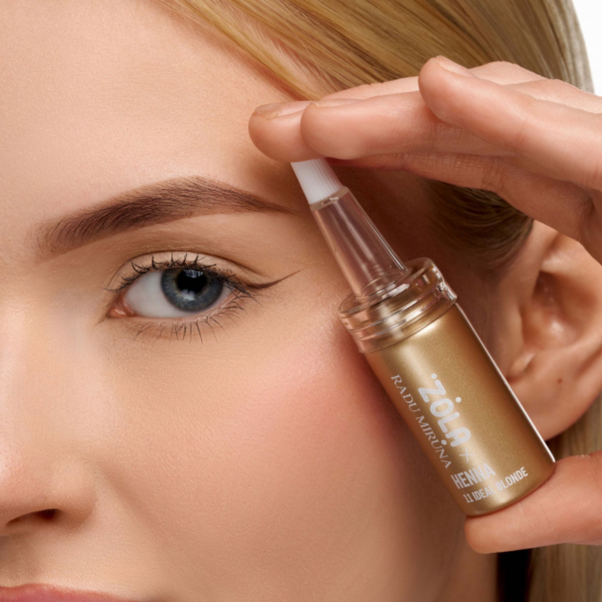 ZOLA x RADU MIRUNA Henna 11 Ideal Blonde brow henna voor zachte blonde wenkbrauwen zonder gele ondertoon.